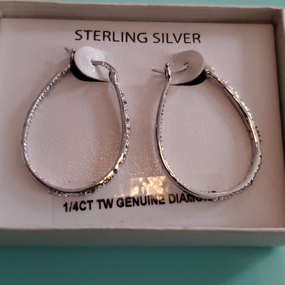 Victoria Townsend Earrings NWT - Picture 2 of 7